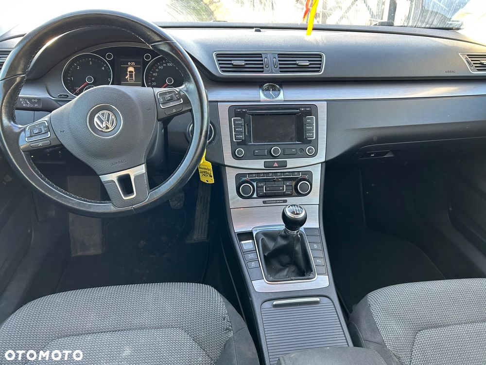 Volkswagen Passat - 30