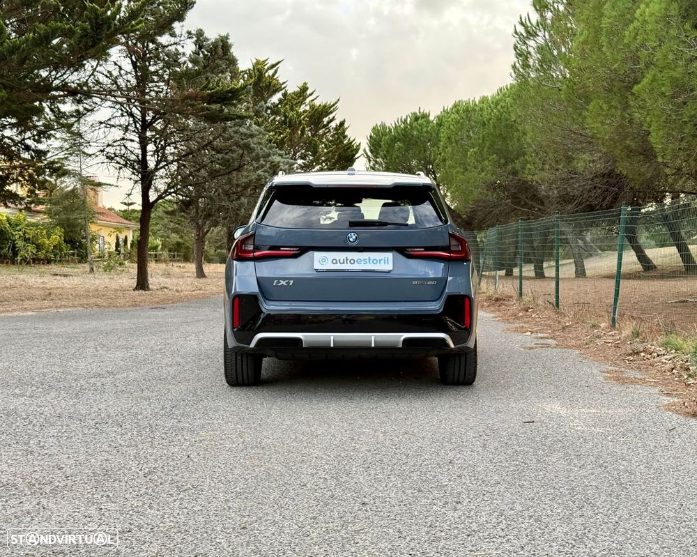 BMW iX1 eDrive20 Pack Desportivo M - 4