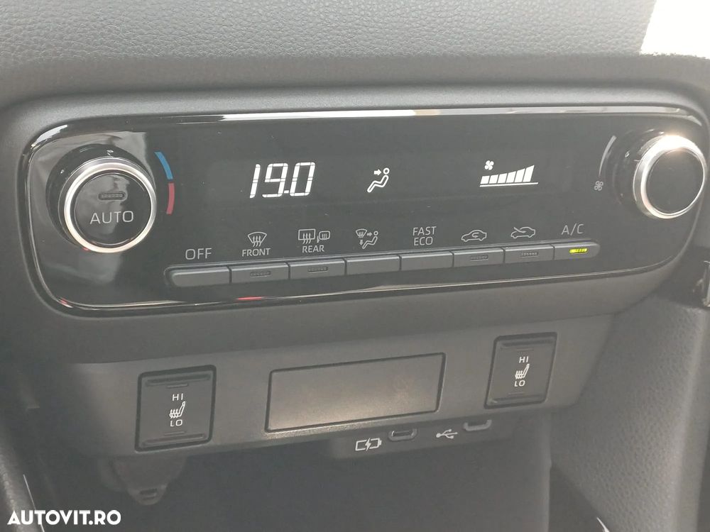 Toyota Yaris 1.5 VVT-i HSD Dynamic Plus Bi-tone - 19
