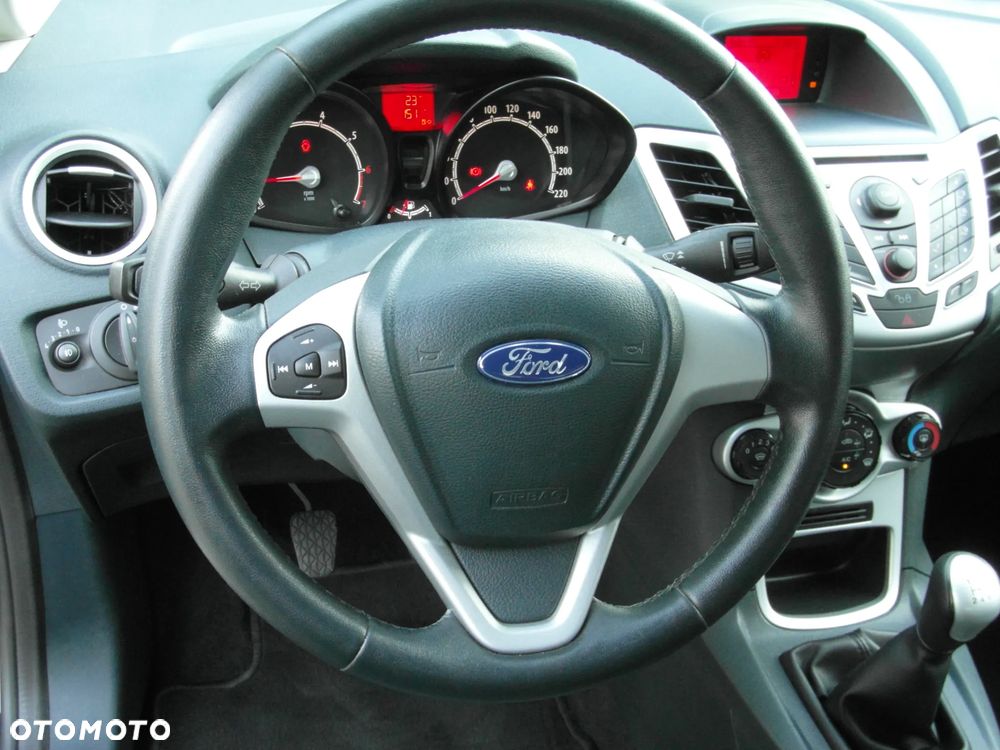 Ford Fiesta 1.25 Champions Edition - 23