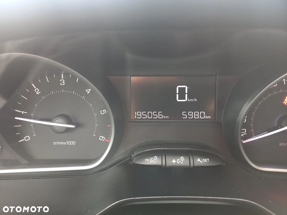 Peugeot 2008 - 25