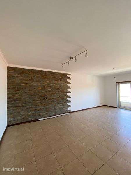 Apartamento T3 + 2 WC + 2 Varandas+ Cozinha e Eletrodomésticos novos - Grande imagem: 3/7