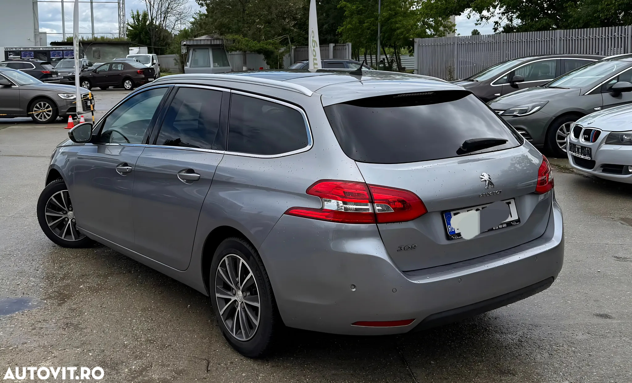 Peugeot 308 1.2 L PureTech Turbo Allure - 4