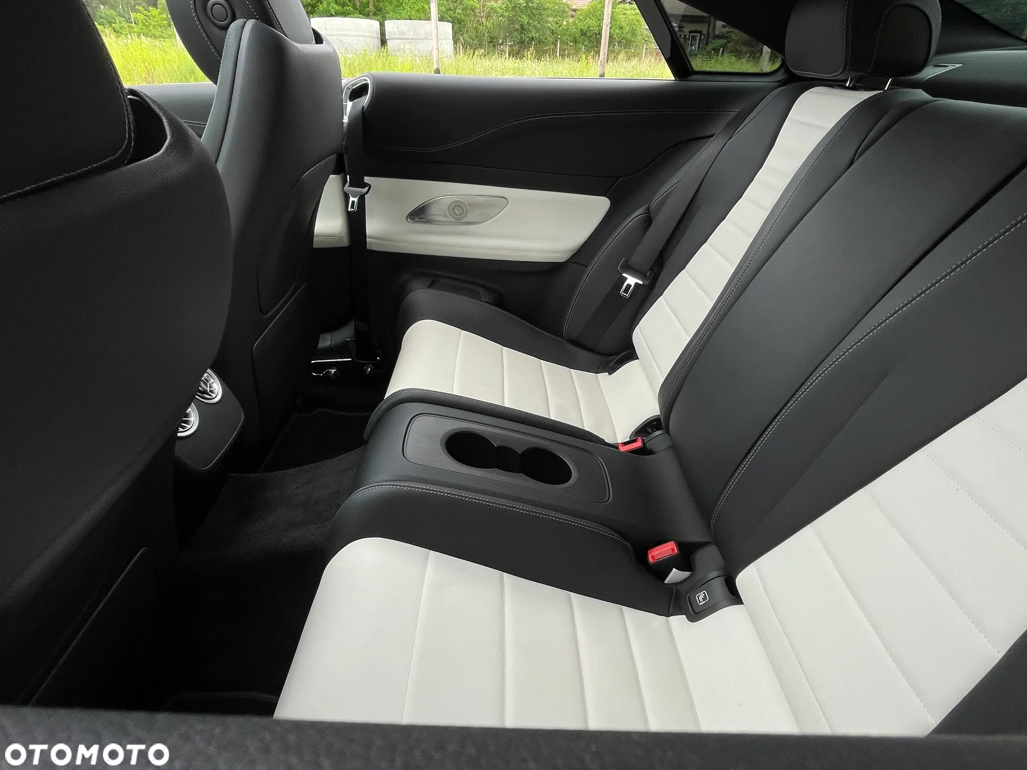 Mercedes-Benz Klasa E 300 Coupe 9G-TRONIC - 21