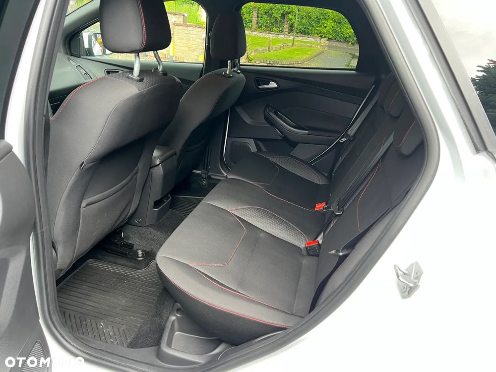 Ford Focus 1.5 EcoBoost ST-Line - 14