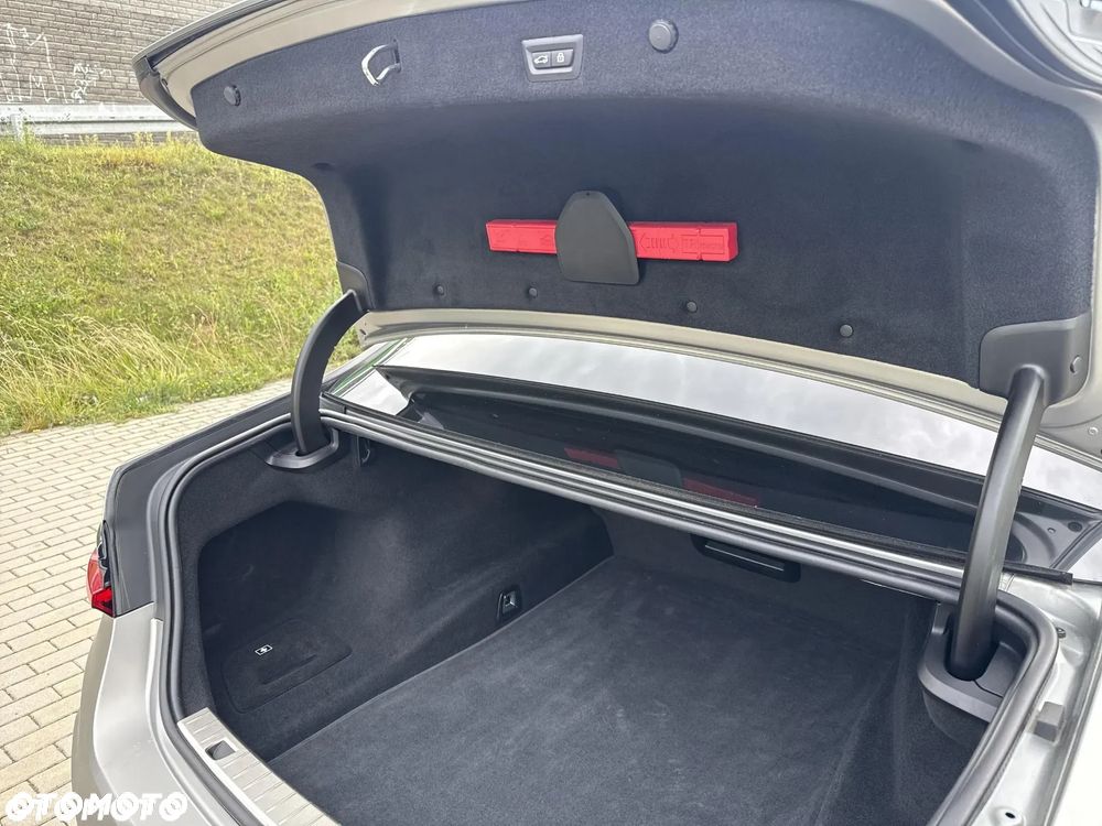 BMW Seria 7 750i xDrive sport - 21