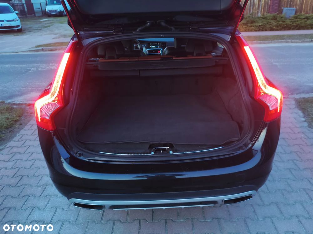 Volvo V60 D6 AWD Plug-in Hybrid R-Design Momentum - 18