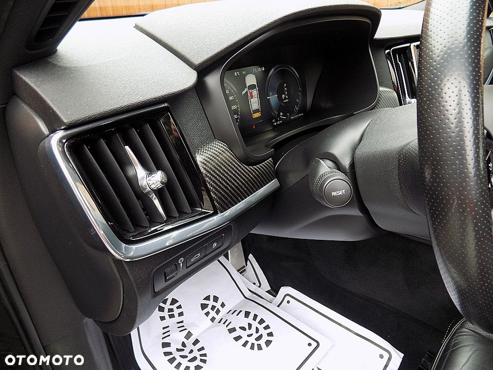 Volvo V90 T8 AWD Plug-In Hybrid R-Design - 12