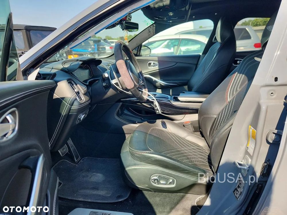 Aston Martin DBX - 6