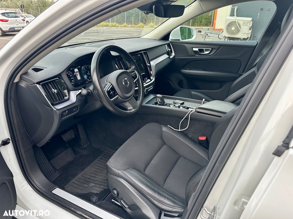 Volvo V60 B4 MHEV AT8 FWD Momentum Pro - 8
