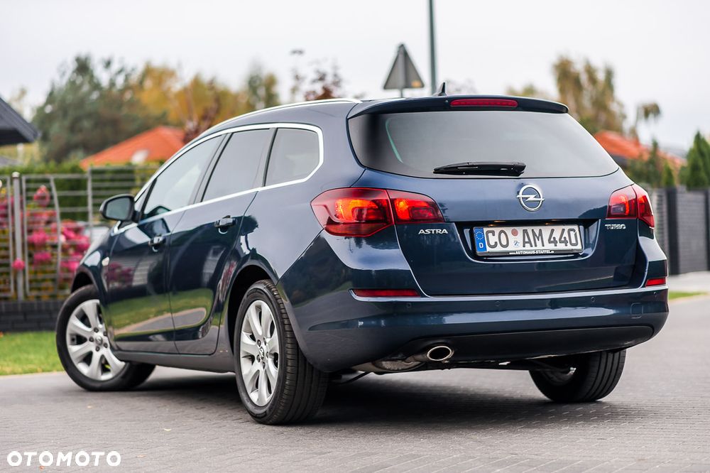 Opel Astra 1.6 T Cosmo - 11