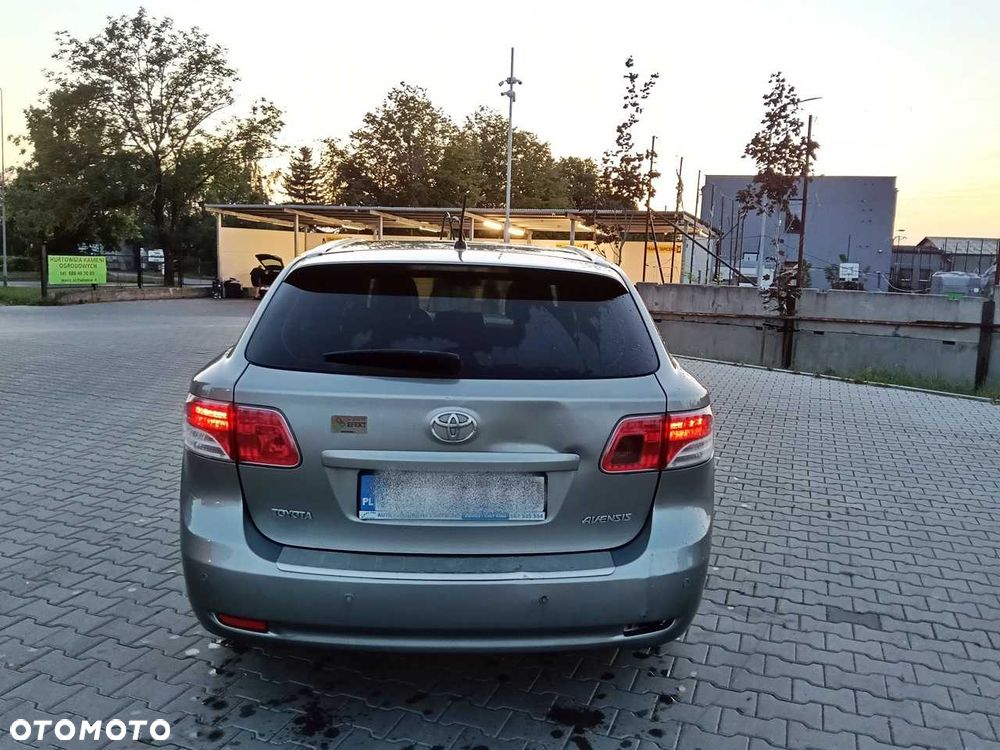 Toyota Avensis - 5
