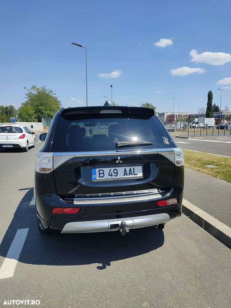 Mitsubishi Outlander 2.0 4WD - 6