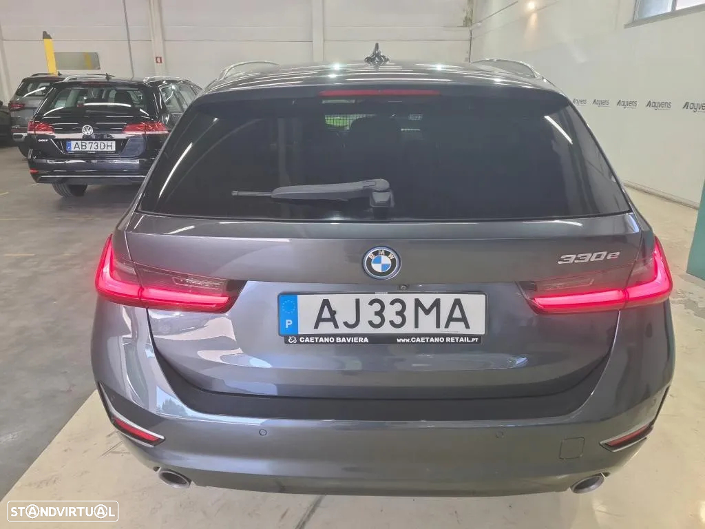 BMW 330 e Touring Line Luxury Auto - 6
