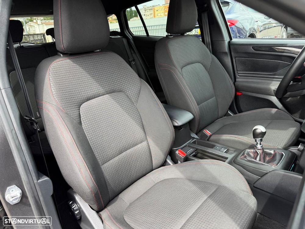 Ford Focus SW 1.0 EcoBoost MHEV ST-Line - 17