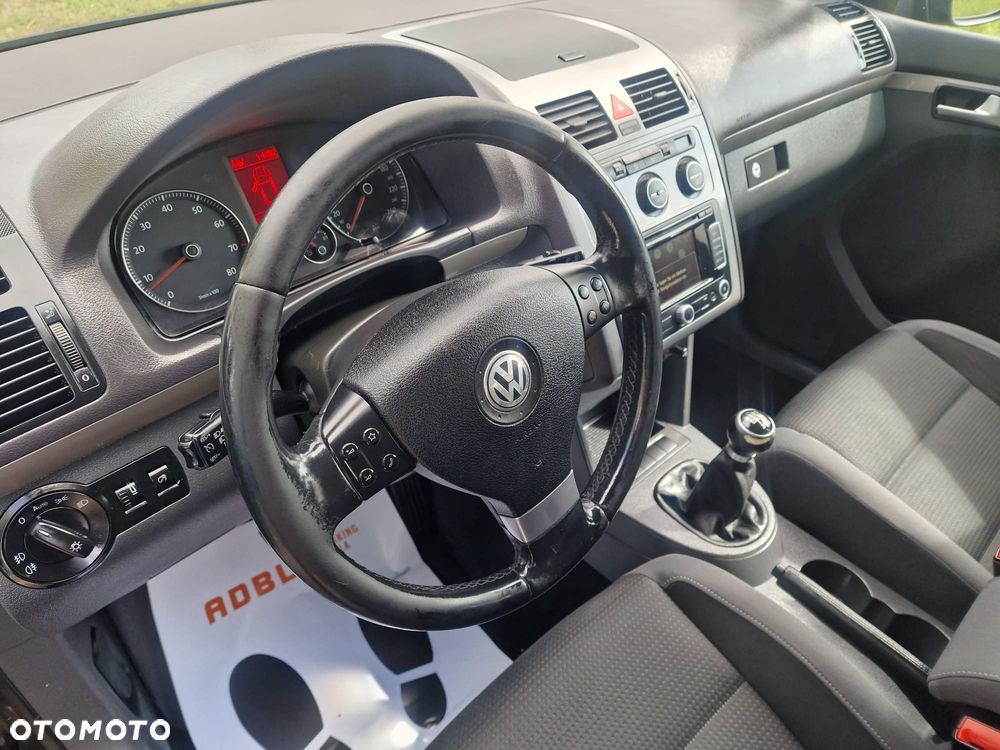 Volkswagen Touran - 10