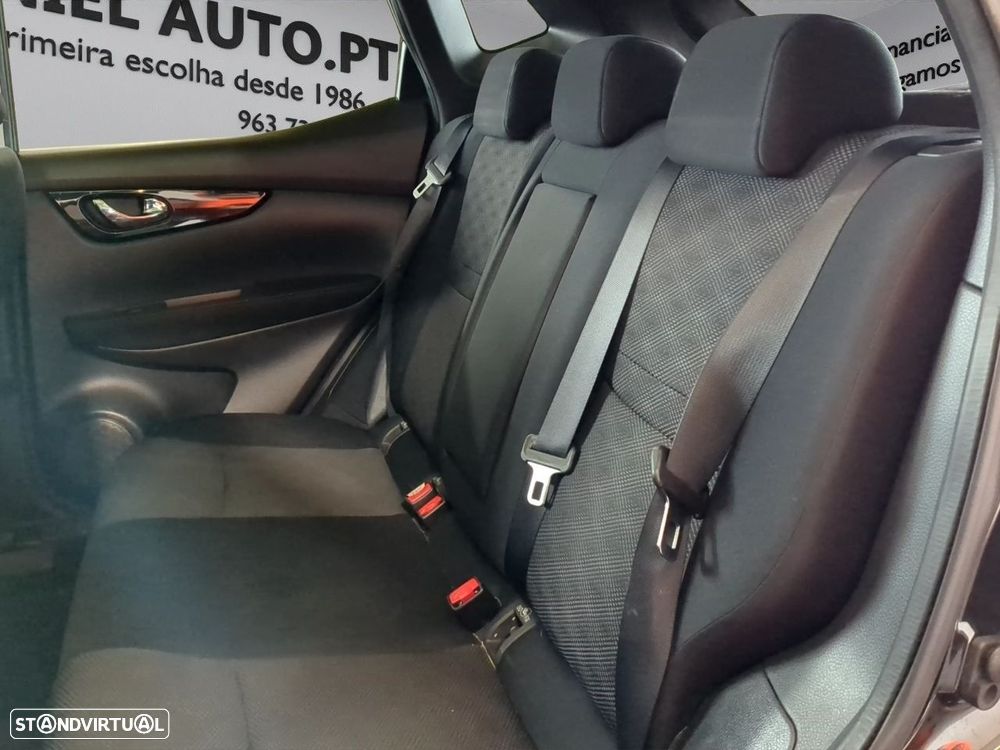 Nissan Qashqai 1.2 DIG-T N-Connecta 18 - 7