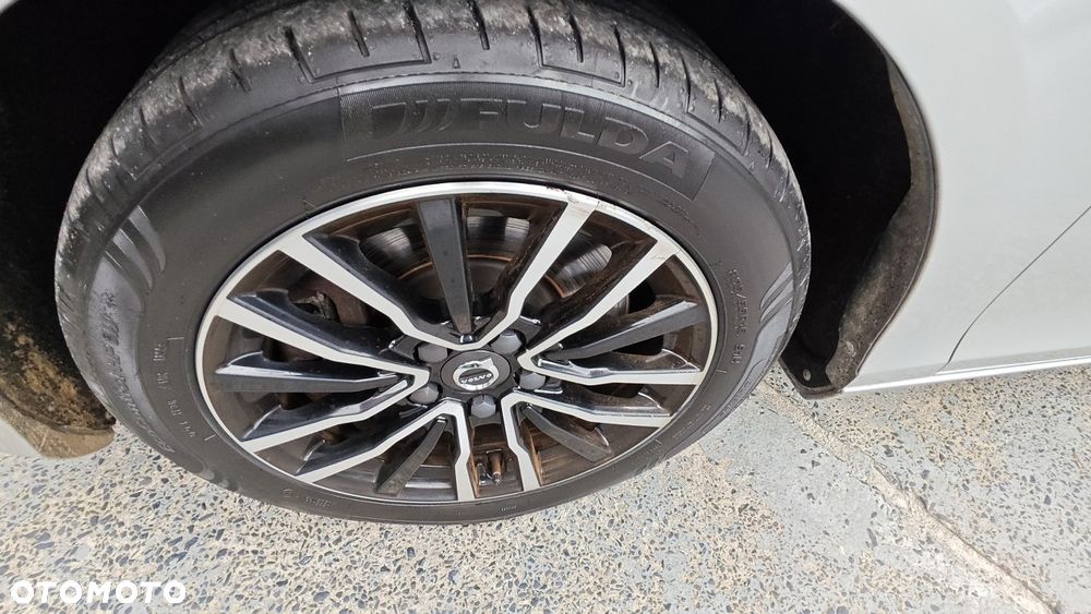 Volvo V40 D3 Drive-E SCR Momentum - 28