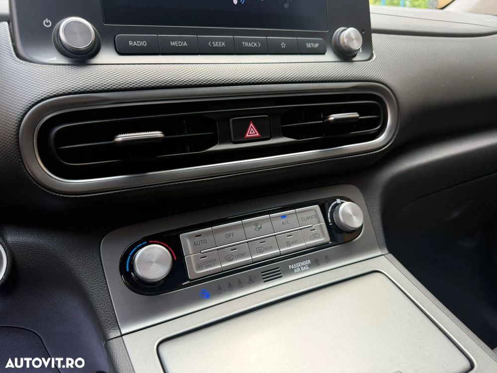 Hyundai KONA Select - 11