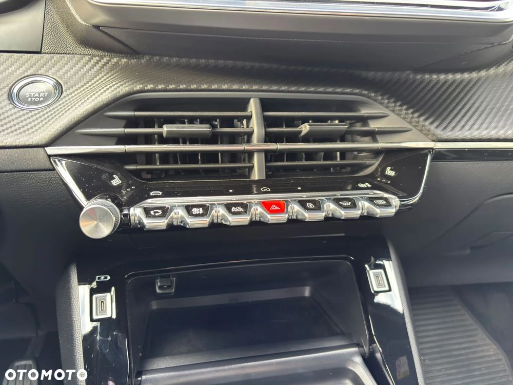 Peugeot 2008 PureTech 100 Allure S&S BVM6 - 16