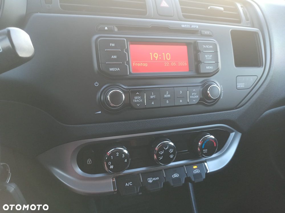 Kia Rio 1.2 Attract - 16