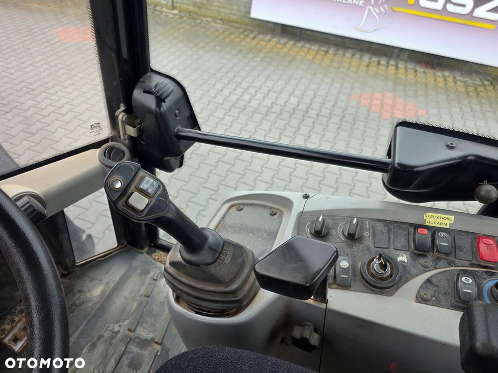 Caterpillar 907H, 2012 ROK, 4100 MTH, ŁYŻKA OTWIERANA + WIDŁY - 16