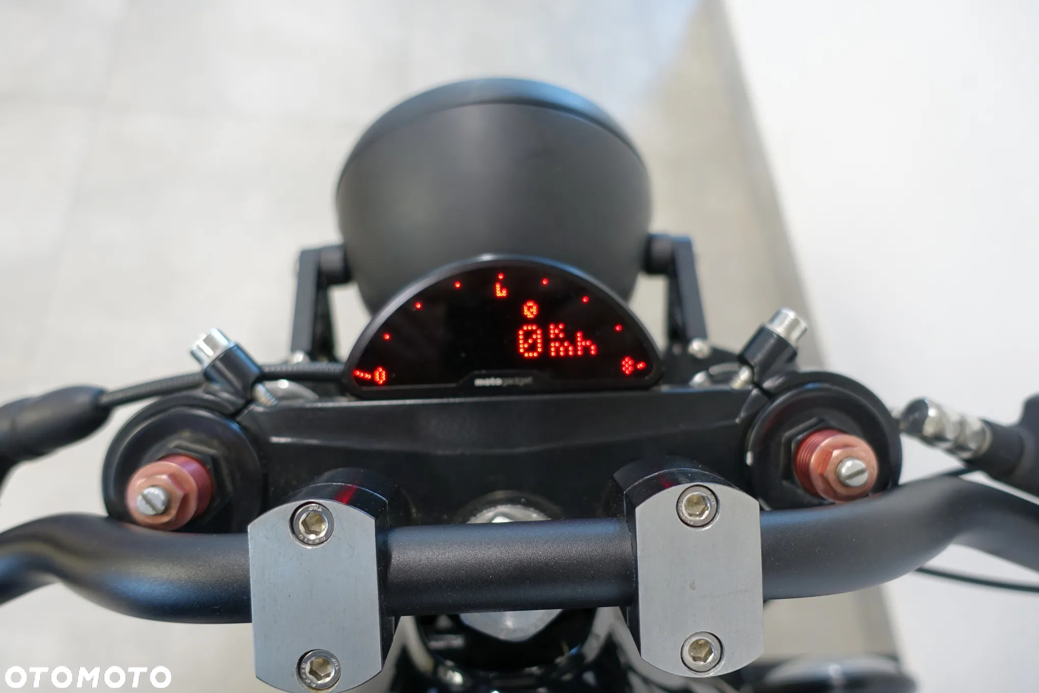 BMW R - 8