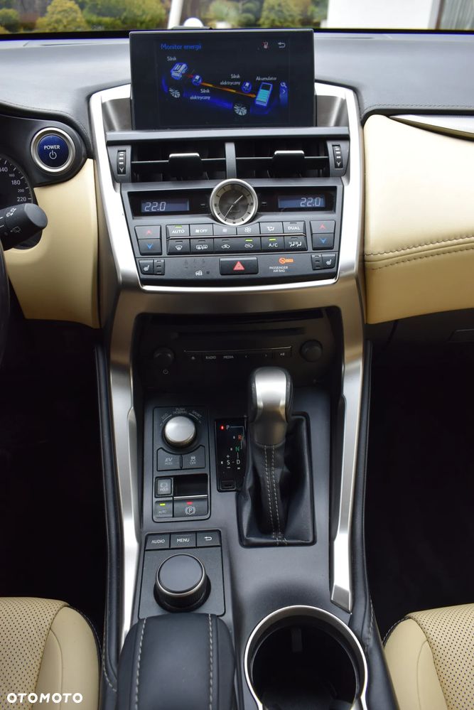 Lexus NX 300h Prestige AWD - 10