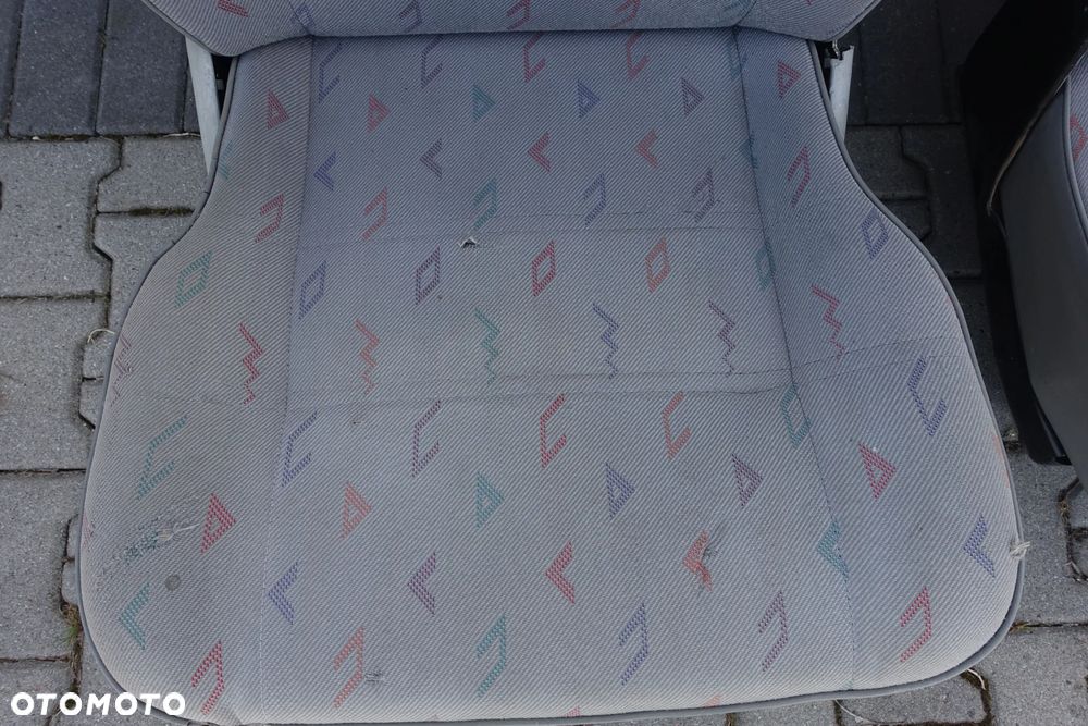 KANAPA FOTEL KOZIOŁEK PRAWY TYŁ VW T4 - 12