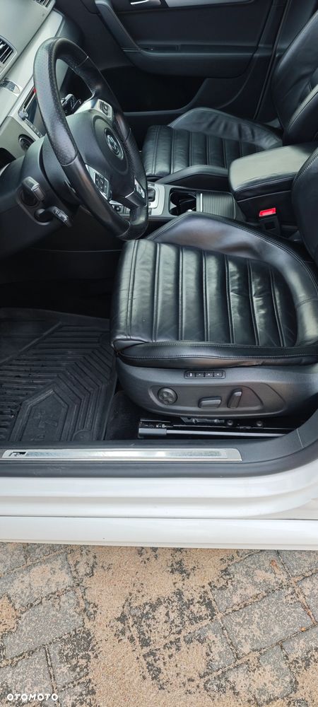 Volkswagen Passat 2.0 TDI Perfectline R-Style DSG - 15