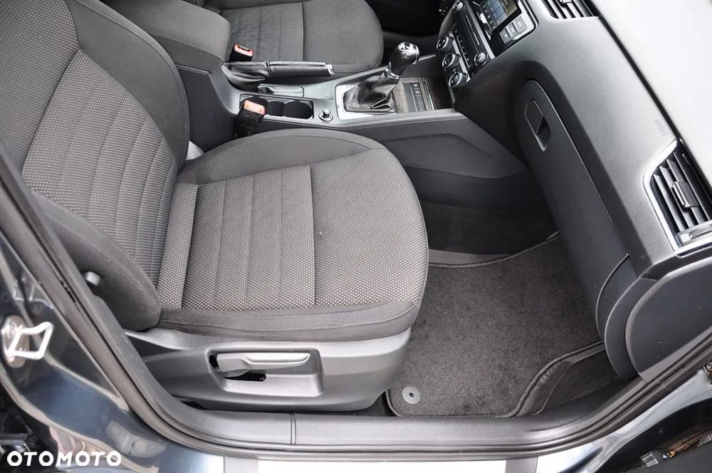 Skoda Octavia Combi 2.0 TDI 4x4 DSG Scout - 29