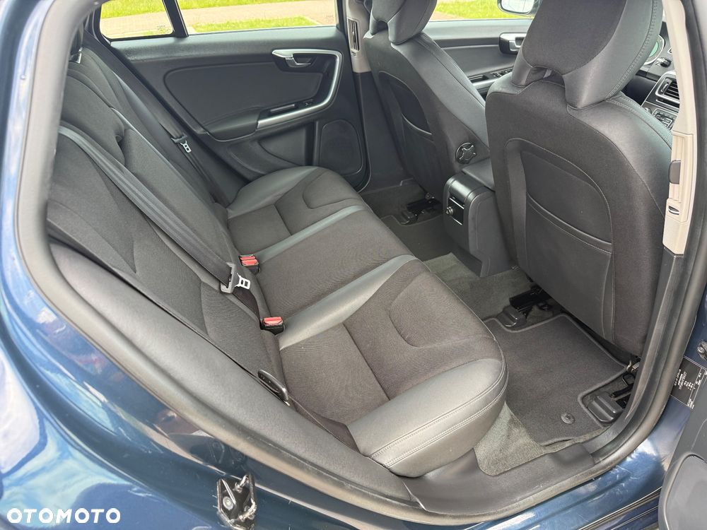 Volvo V60 D2 Momentum - 9