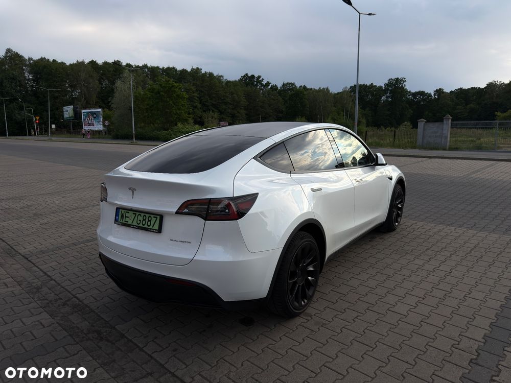 Tesla Model Y Long Range AWD - 5