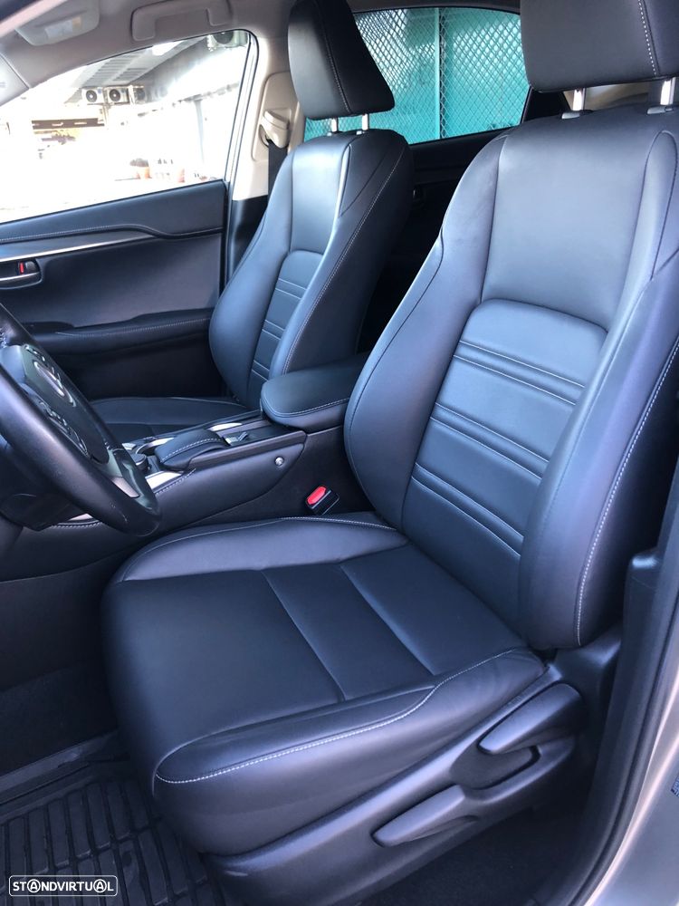 Lexus NX 300h Executive Plus - 30