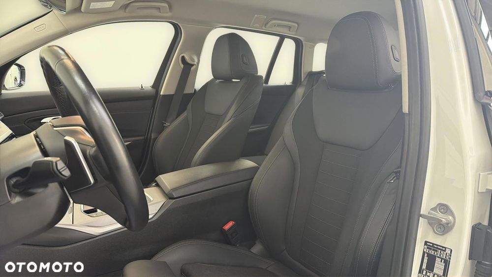 BMW Seria 3 318d mHEV - 12