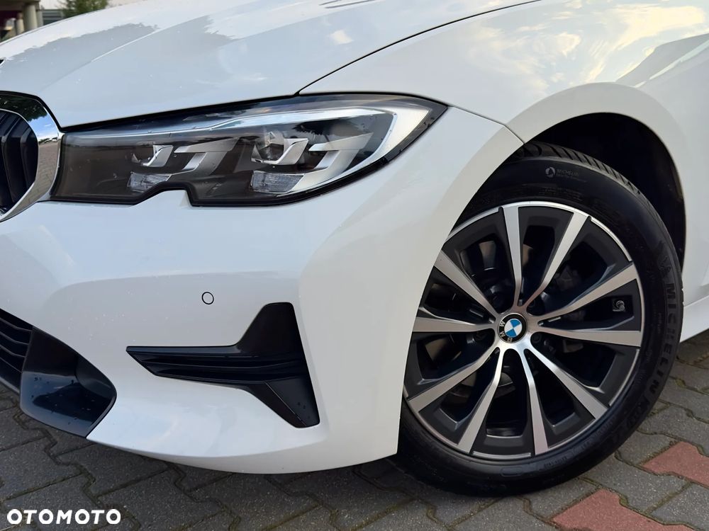BMW Seria 3 318d Sport Line - 9