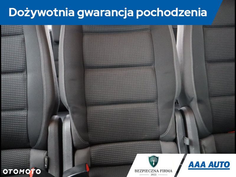 Volkswagen Touran - 11