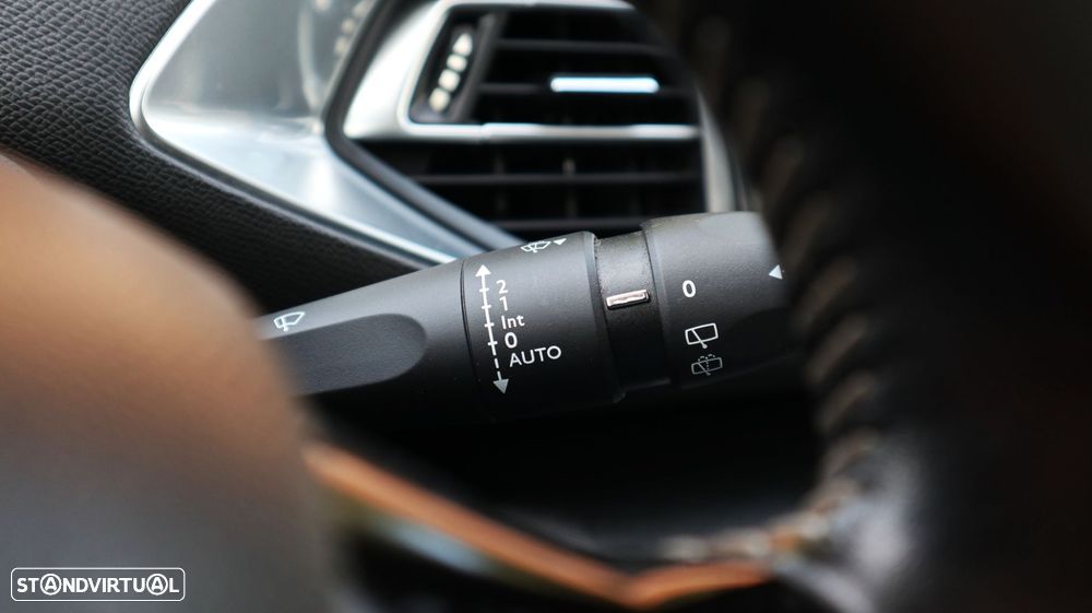 Peugeot 308 1.2 PureTech Allure EAT6 - 20