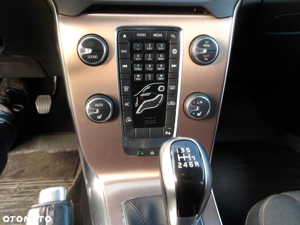 Volvo V40 T3 Momentum - 9