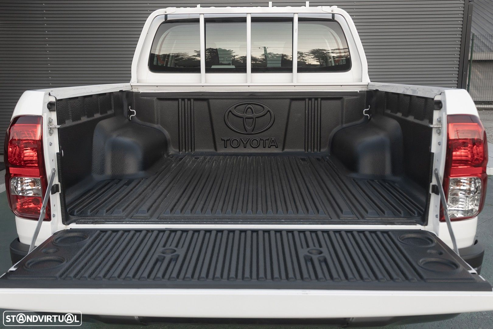 Toyota Hilux 2.4 D-4D 4WD CD CM - 20