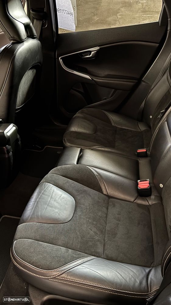 Volvo V40 D2 R Design - 17