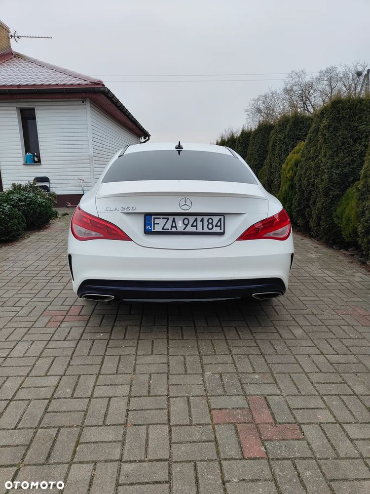 Mercedes-Benz CLA 250 7G-DCT UrbanStyle Edition - 7