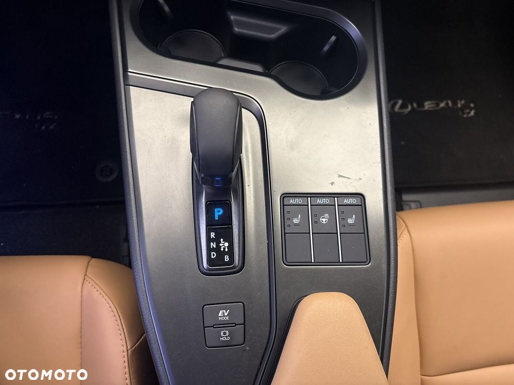 Lexus UX - 23