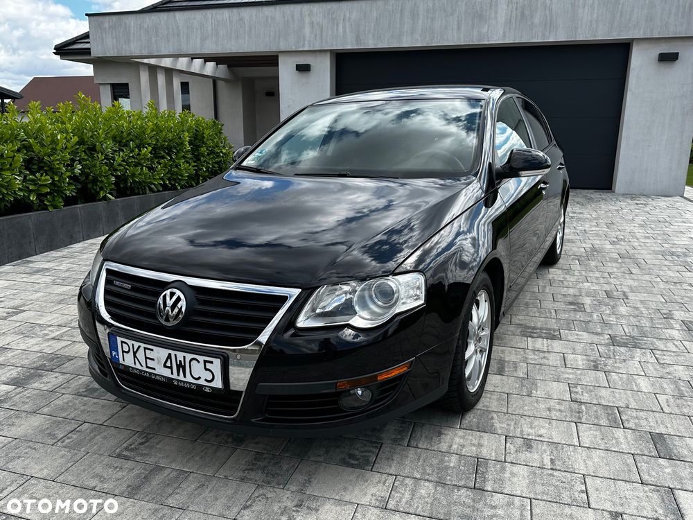 Volkswagen Passat - 1