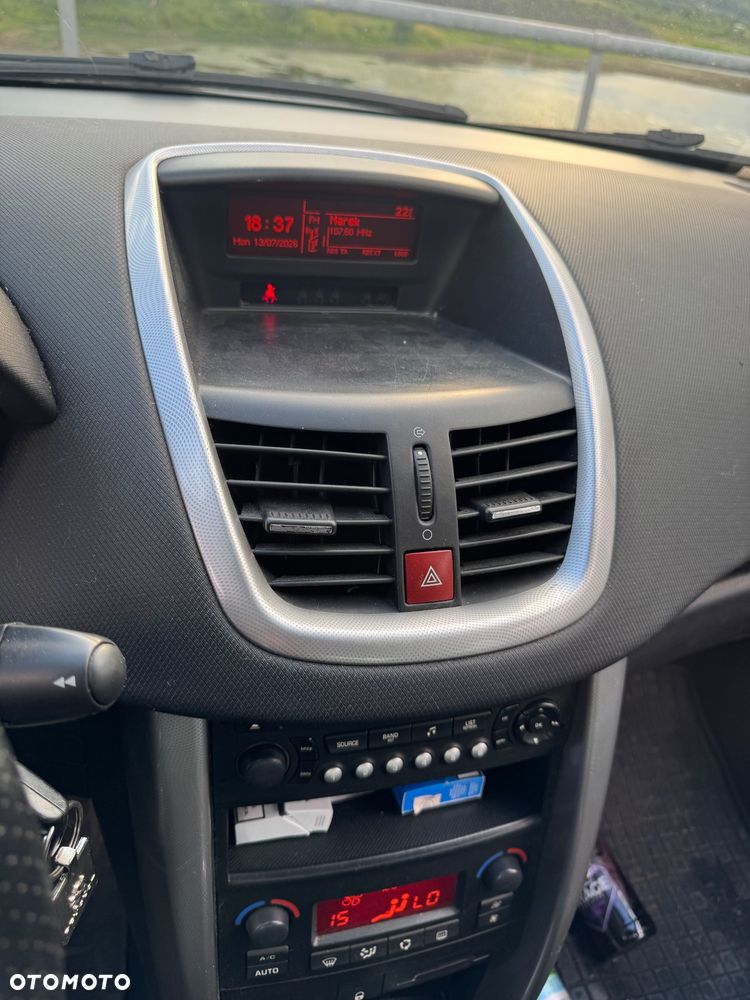 Peugeot 207 1.4 - 7