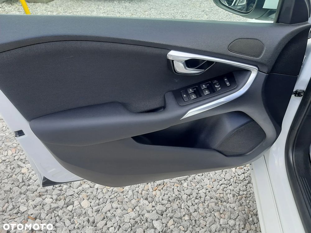 Volvo V40 D2 Momentum - 24