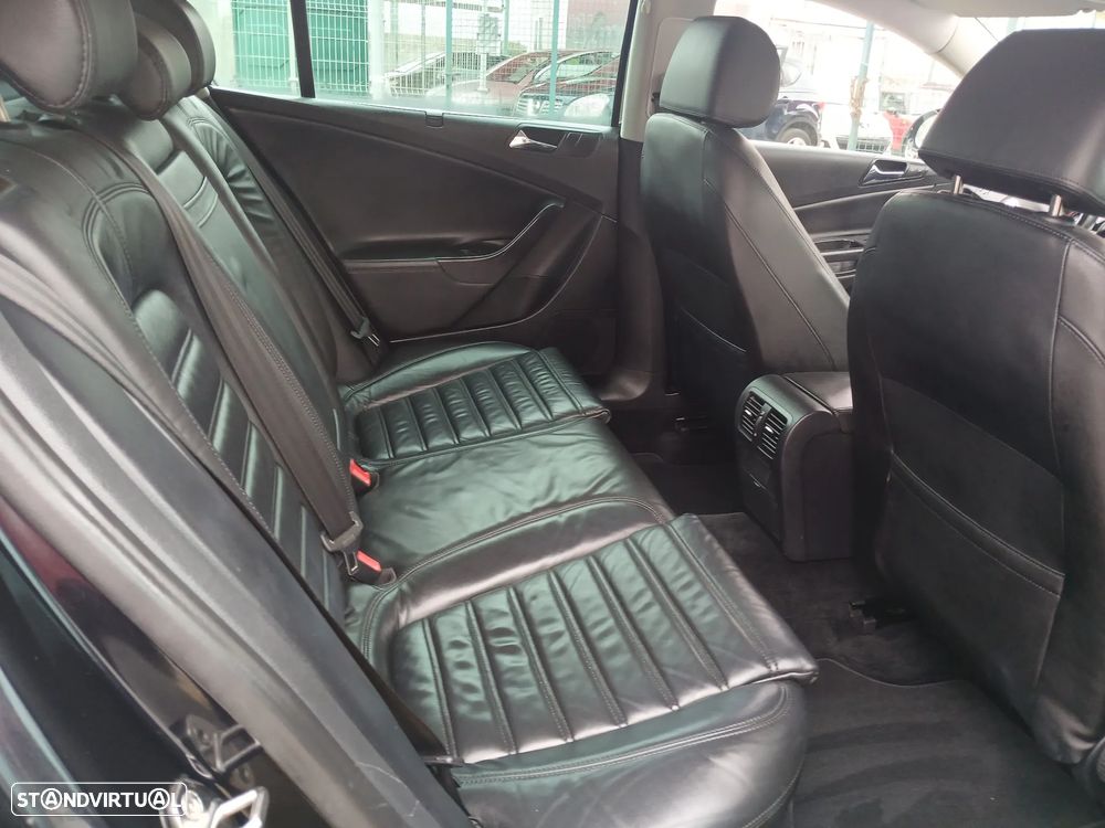 VW Passat 2.0 TDI Highline - 22