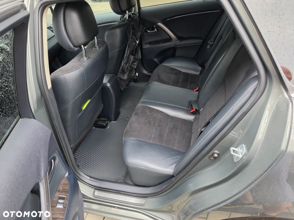 Toyota Avensis 1.8 Sol plus NAVI - 24