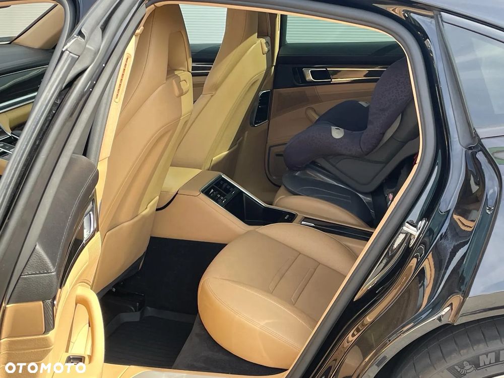 Porsche Panamera - 12