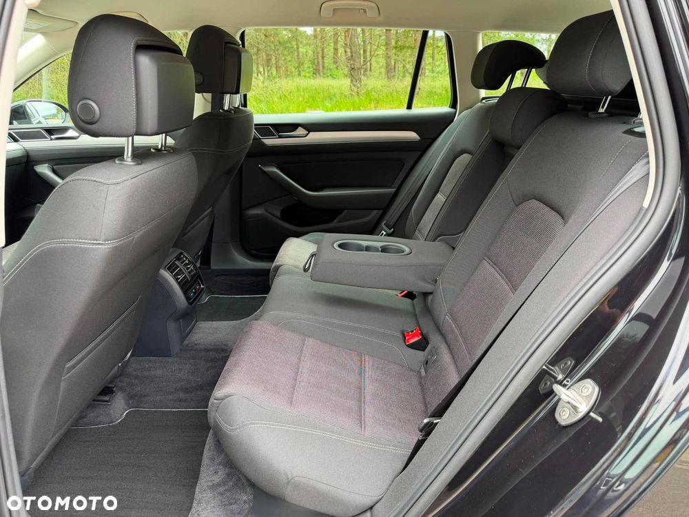 Volkswagen Passat Variant 2.0 TDI SCR DSG Highline - 21